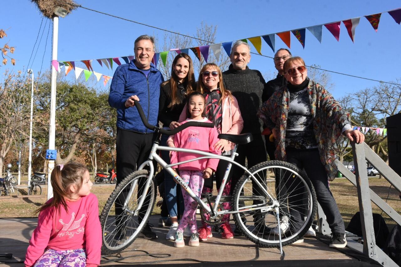 Hubo sorteos entre los que participaron del evento en la ciclovía