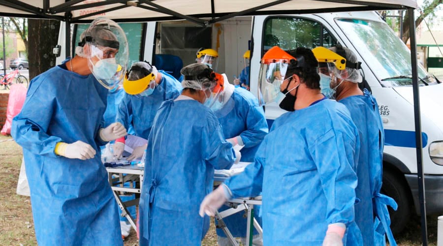 El equipo de Salud durante la búsqueda activa en General Pico 