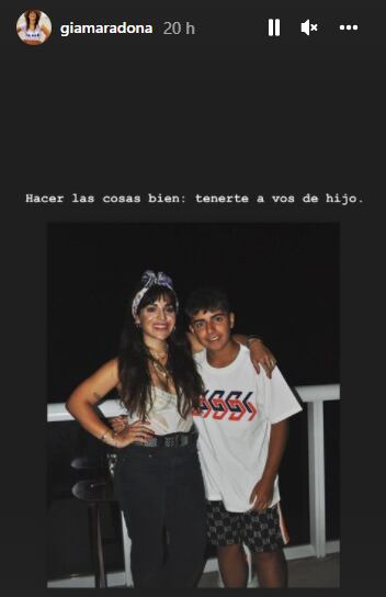 Gianinna Maradona junto a su hijo Benjamín.