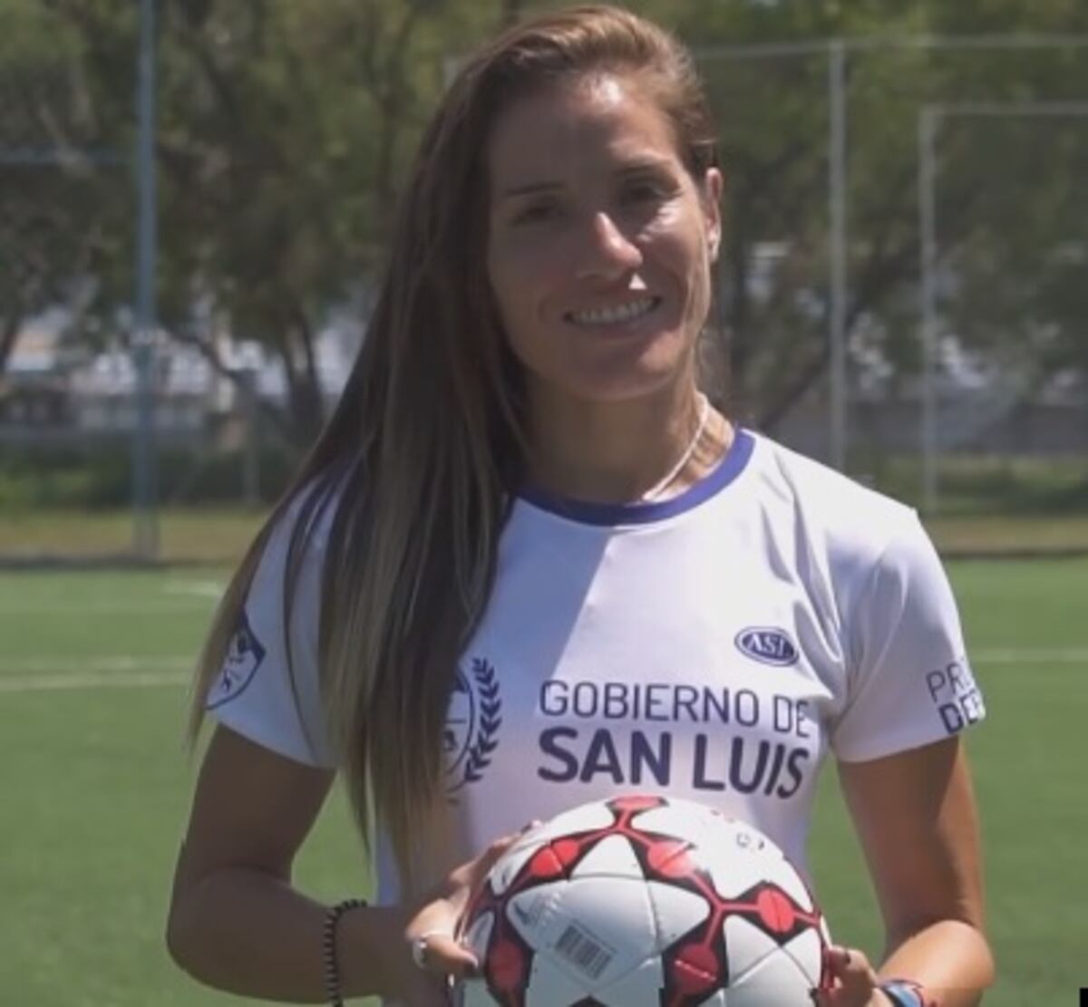 Antonella Flores: su garra, desafío y calidad la hicieron llegar al fútbol femenino de AFA