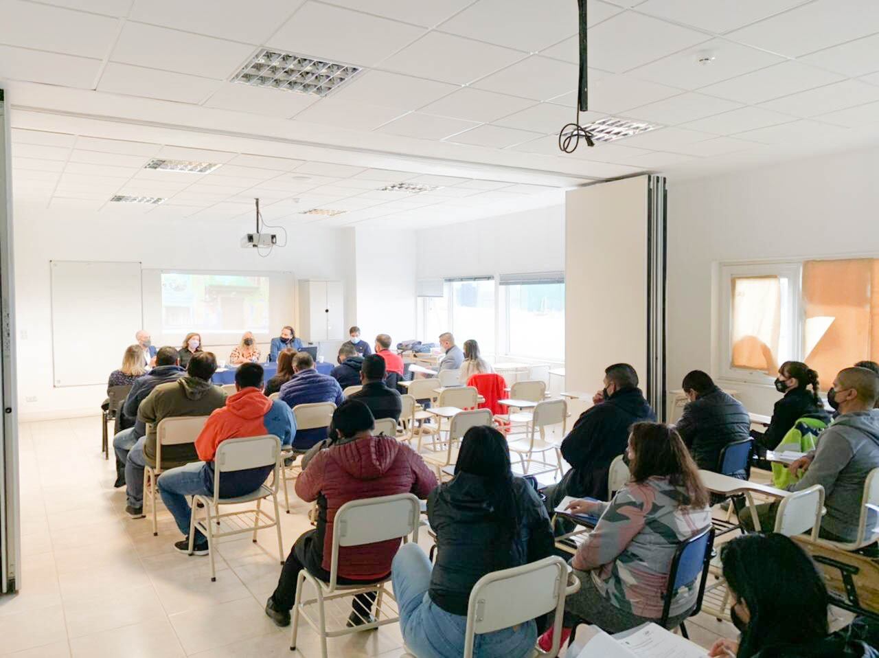 Se presentó el convenio para que los uniformados puedan acceder a una carrera universitaria en la UNTDF.