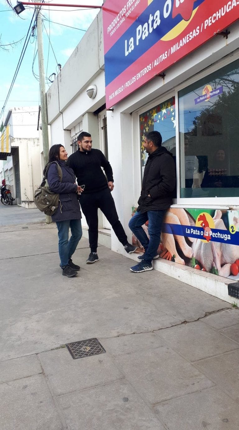 Los comerciantes de Avenida Dalinger recibieron la visita de Leandro Morer y Amalia Vagni.