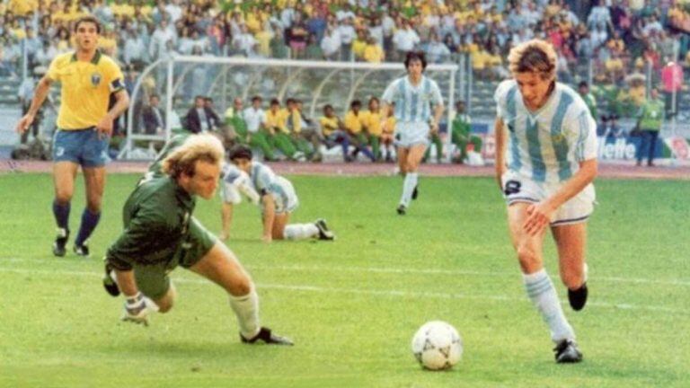 Con el gol de Caniggia Argentina eliminó a Brasil de Italia 90, en Turín (Foto: El Gráfico)