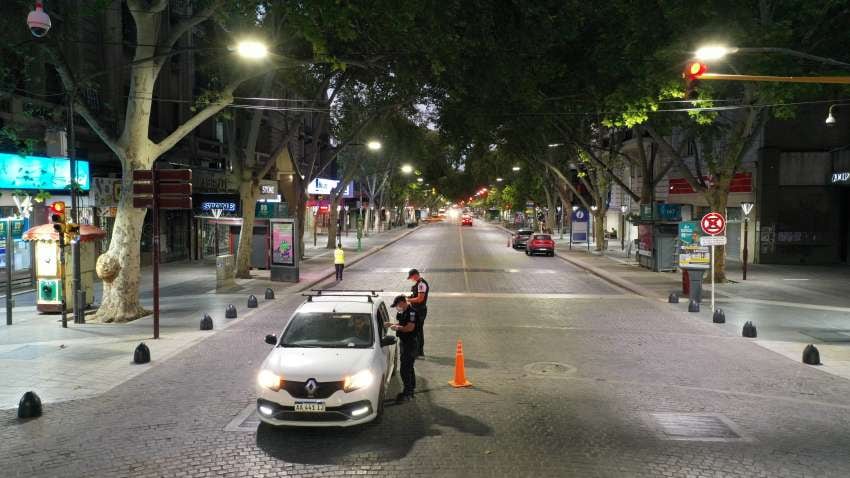 En el primer día de aislamiento fueron detenidas 16 personas en Mendoza