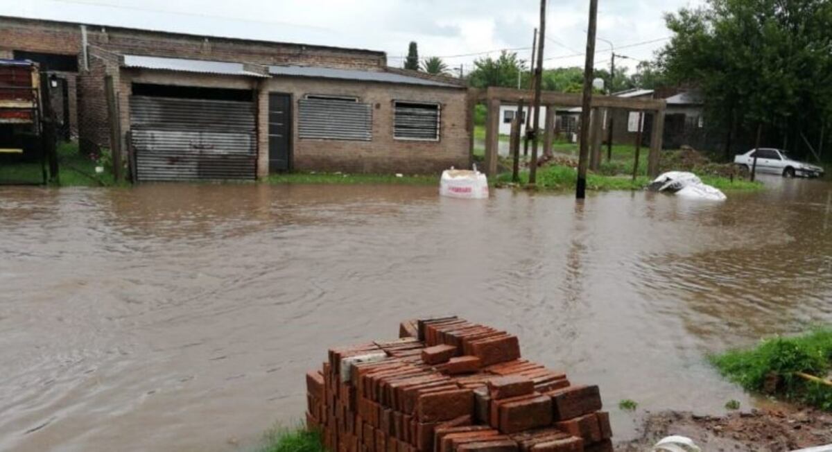 Al menos 38 personas continúan evacuadas por la inundación en Pergamino