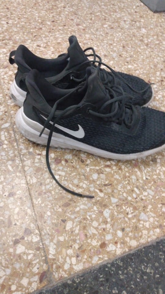 Robaron un par de zapatillas a un joven y fueron detenidos