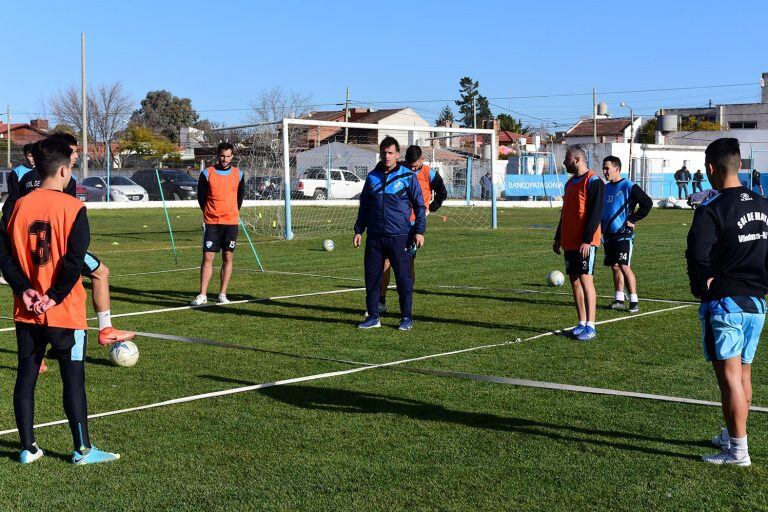 Entrenamiento de Sol de Mayo, al mando de Mauricio Del Cero (Foto: Mauricio Martin).