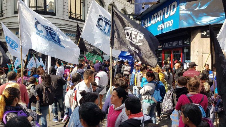 Protestas en el centro rosarino.