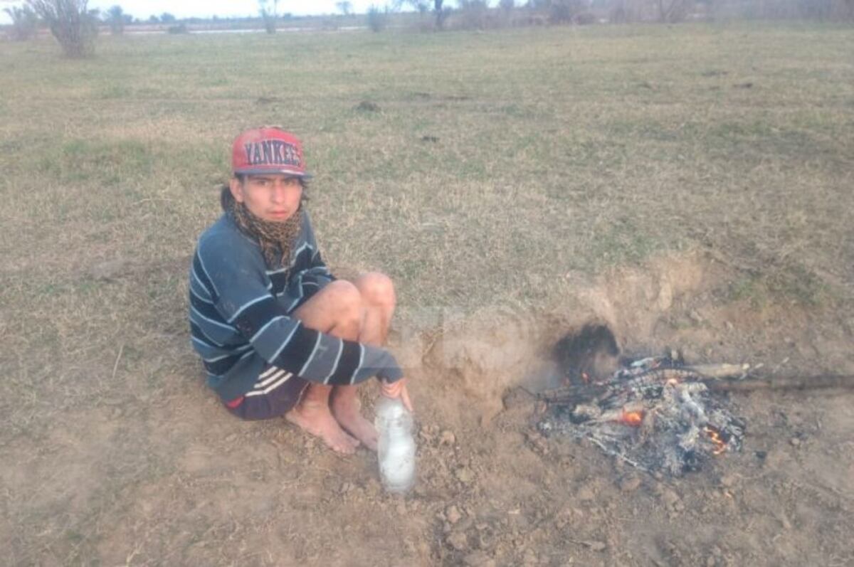Paso tres días arriba de una canoa pinchada y sin un remo, se salvó de milagro