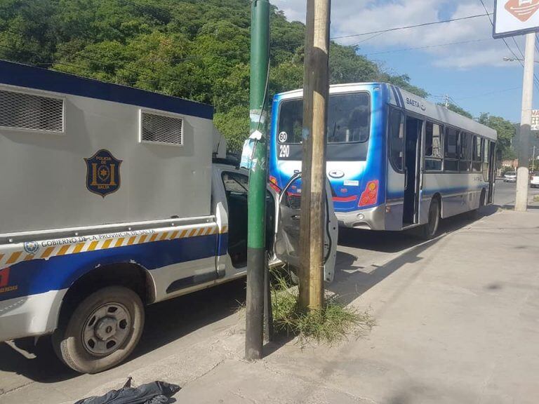 Ataques a colectivos de la línea 2 de SAETA (Facebook SAETA S.A.)