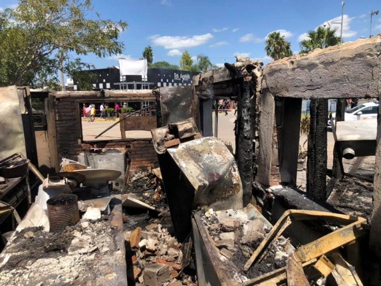 Lo que quedó tras el incendio en el Petit Restaurante