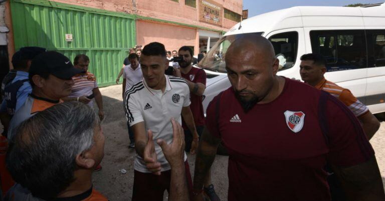 Matías Suárez visitó el club Unión San Vicente.