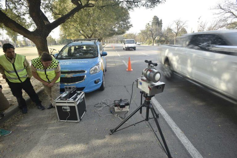 Los controles de velocidad con radares y las multas arrancaron este miércoles en Córdoba.