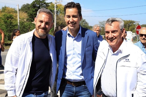 El secretario de Comunicaciones y Conectividad, Manuel Calvo junto a intendentes de Sierras Chicas.