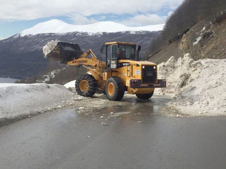 Avalancha de nieve en Paso Garibaldi, Tierra del Fuego.