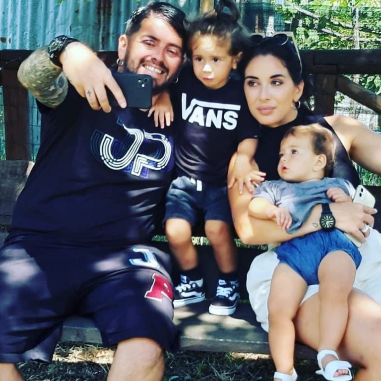 La familia de Diego Maradona Jr. y Nunzia Pennino (Instagram)