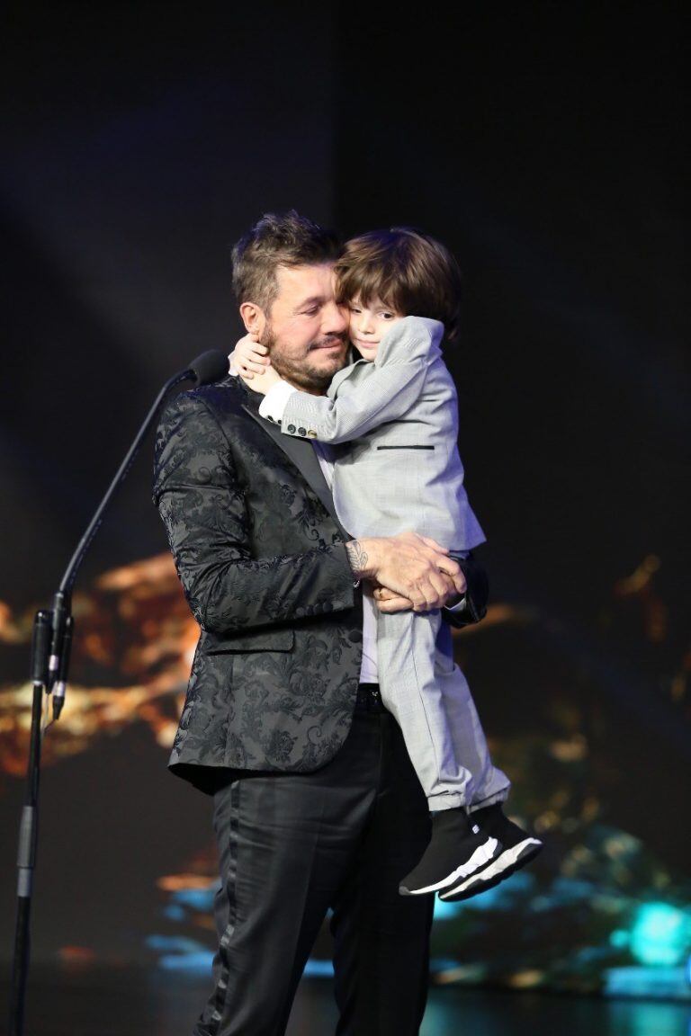 Tinelli y el tierno abrazo con Lolo (Maximiliano Failla).