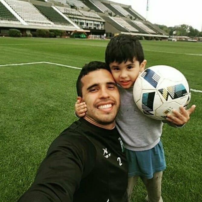 Pier Barrios, futbolista que se iniciara en Belgrano, es tío de Lolo. Y pidien ayuda en forma urgente.