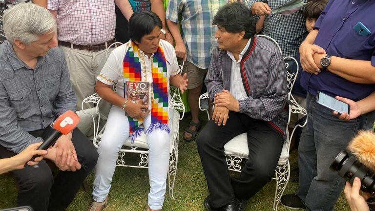 Álvaro García Linera, Milagro Sala y Evo Morales, durante la visita que los dirigentes bolivianos realizaron a la dirigente en San Salvador de Jujuy.