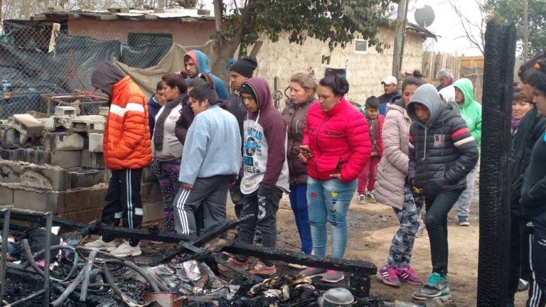 El incendio ocurrió en una vivienda de Villa Los 40 Guasos, en la zona de Ferreyra. Falleció una nena de 9 años y su melliza está muy grave.