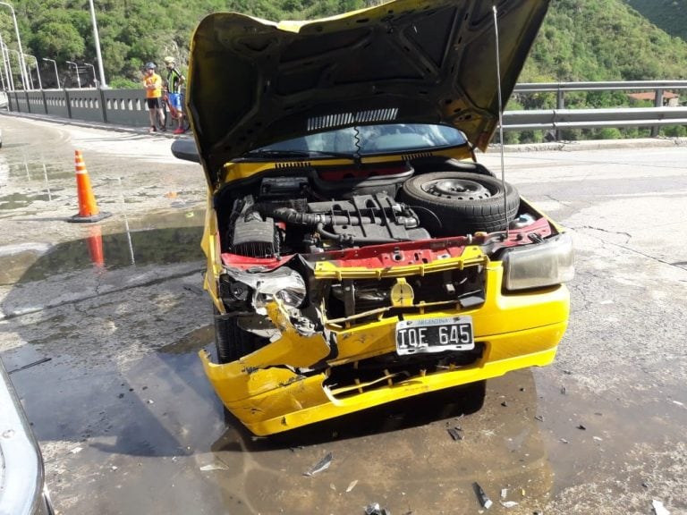 Taxi chocado de frente