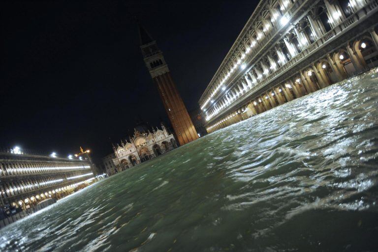 Venecia bajo el agua. (EFE)