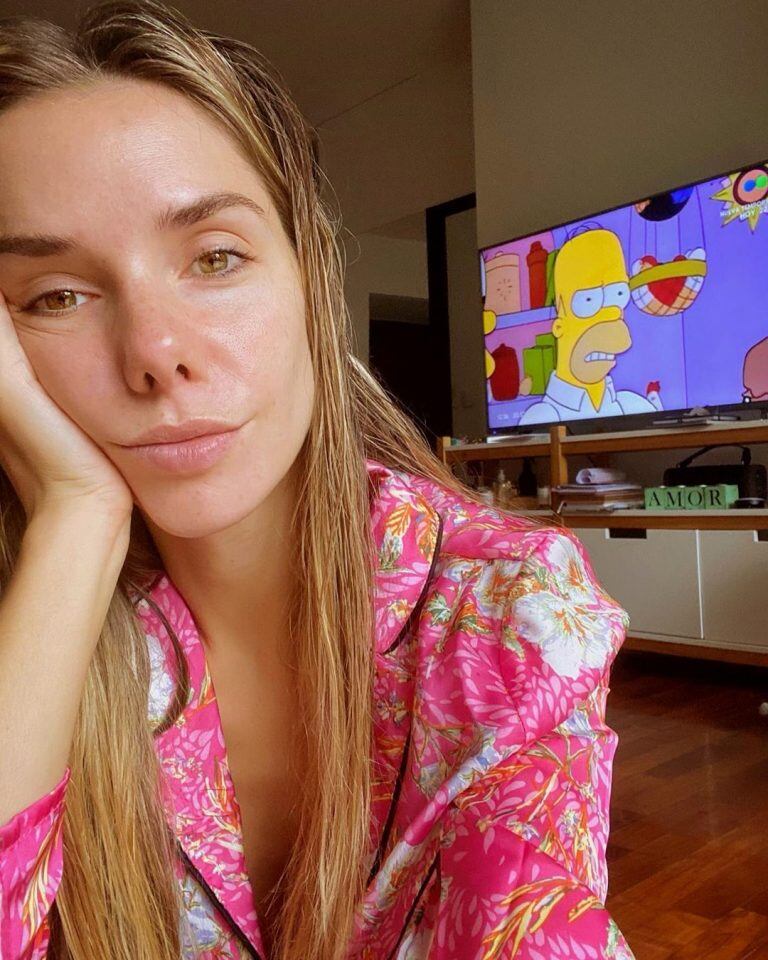 Julieta Nair Calvo, sin maquillaje y en pijama. (Instagram/@julietanaircalvo)