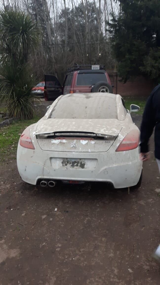 La cupé Peugeot RCZ era buscada por pedido de la policía santafesina. (Policía de Buenos Aires)