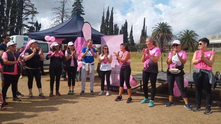 Con gran éxito se realizó la Caminata Rosa en Alta Gracia