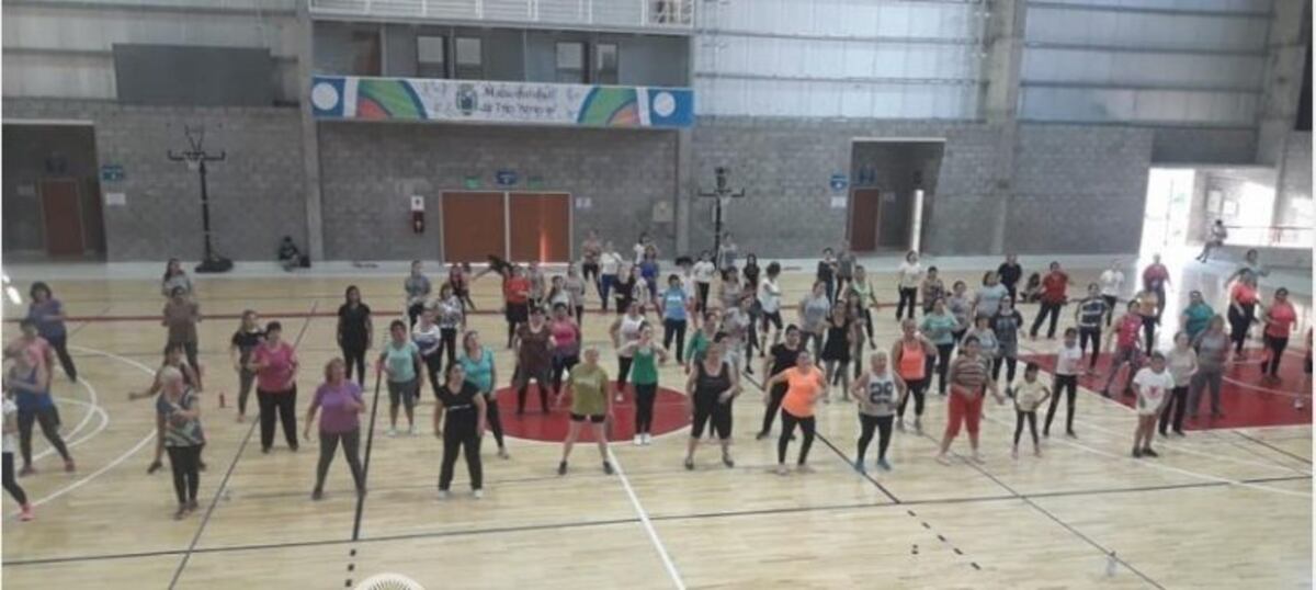 Taller de Zumba gratuito en el Polideportivo y actividades deportivas en Orense