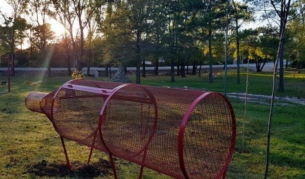 Contenedores de botellas plásticas en Agua de Oro.