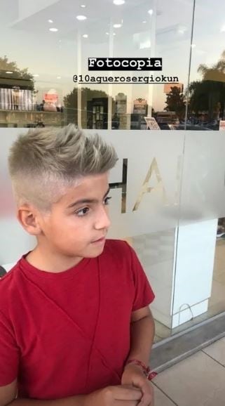 Benjamín Agüero se tiñó el pelo igual que su papá