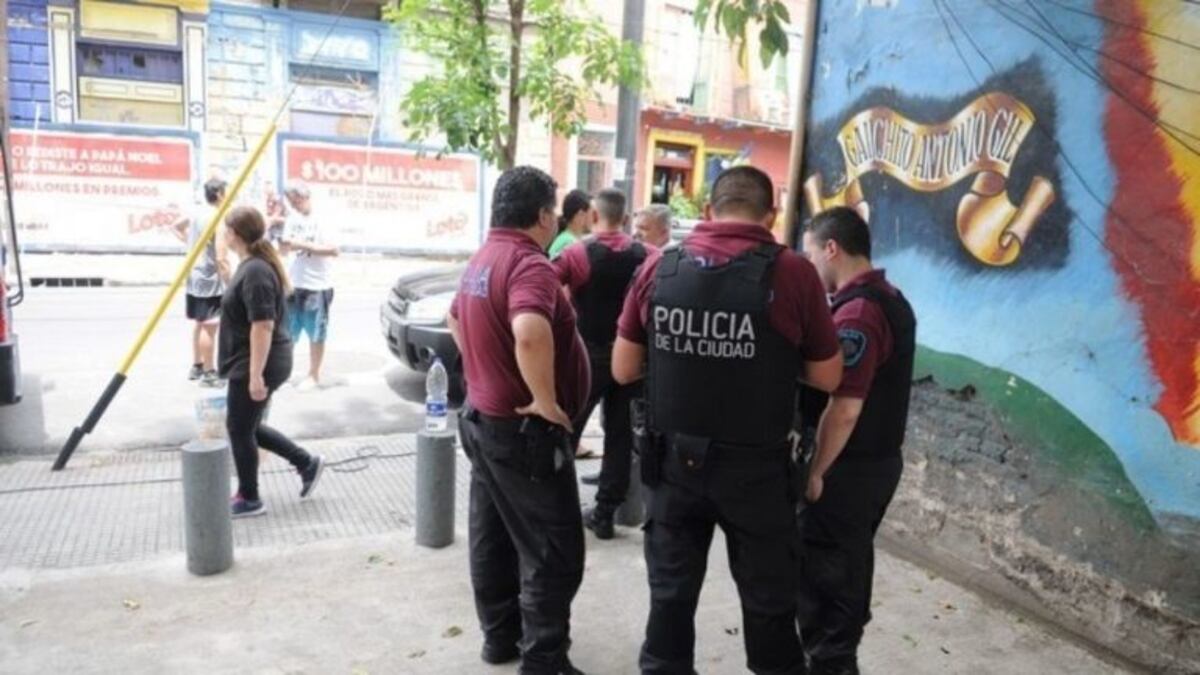 Detuvieron al policía que baleó al agresor de un turista en La Boca