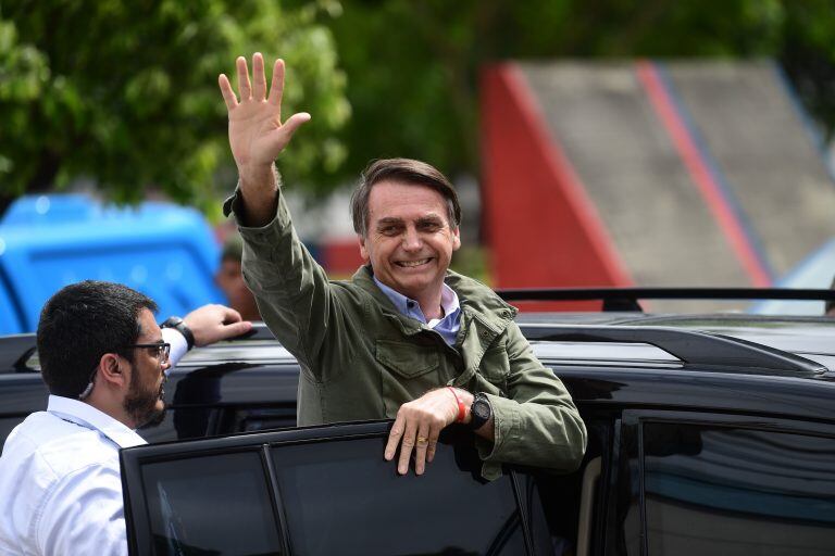 Jair Bolsonaroluego de emitir su voto (Foto: Mauro Pimentel/AFP)