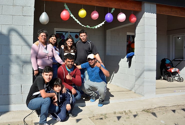 Entrega de viviendas en Beazley.