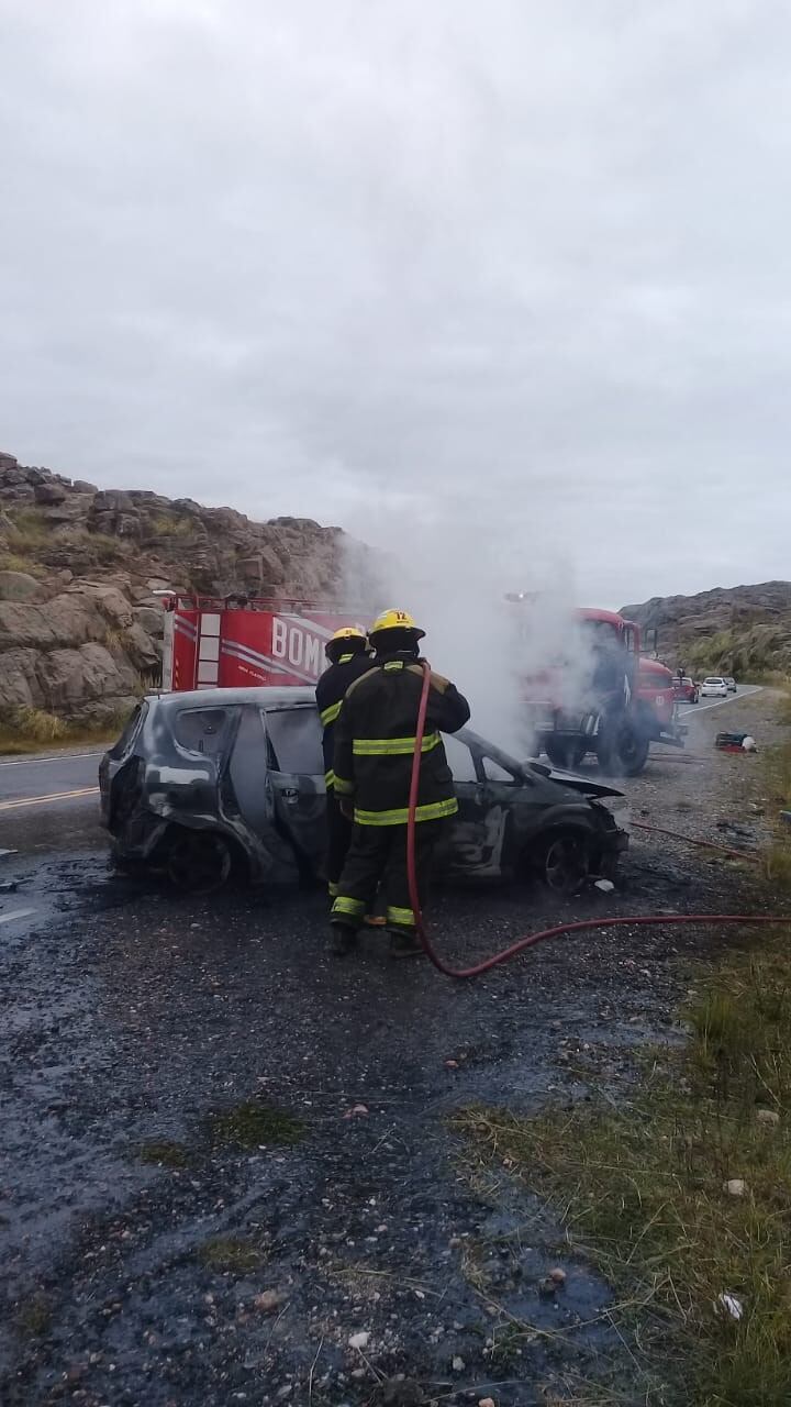 Vehículo incendiado