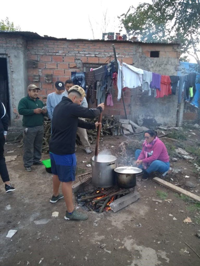 Solidaridad entre los vecinos de los barrios más humildes.