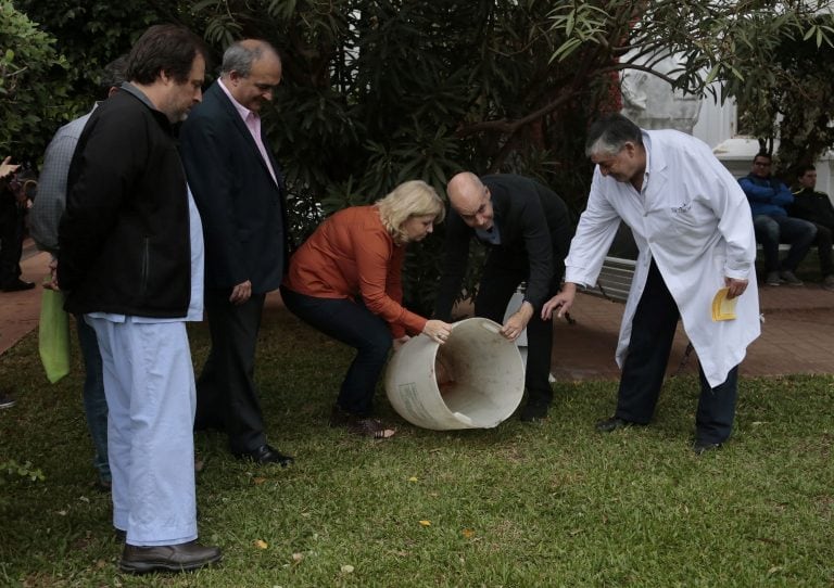 DYN40, BUENOS AIRES 10/03/2016, EL JEFE DE GOBIERNO DE LA CIUDAD DE BUENOS AIRES HORACIO RODRÍGUEZ LARRETA PARTICIPÓ DE UN OPERATIVO DE CONCIENTIZACIÓN Y PREVENCIÓN DEL DENGUE EN EL BARRIO DE CABALLITO QUE INCLUYÓ UNA ACCIÓN MASIVA DE DESCACHARRADO FOTO:DYN/PRENSA GCBA. buenos aires horacio rodriguez larreta OPERATIVO DE CONCIENTIZACION Y PREVENCION DEL DENGUE control de epidemia fumigacion virus Aedes Aegypti es el mosquito transmisor del virus del zika, dengue, chikungunya y la fiebre amarilla