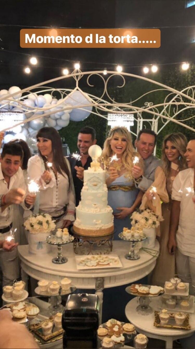 Así fue el excéntrico baby shower de Vicky Xipolitakis