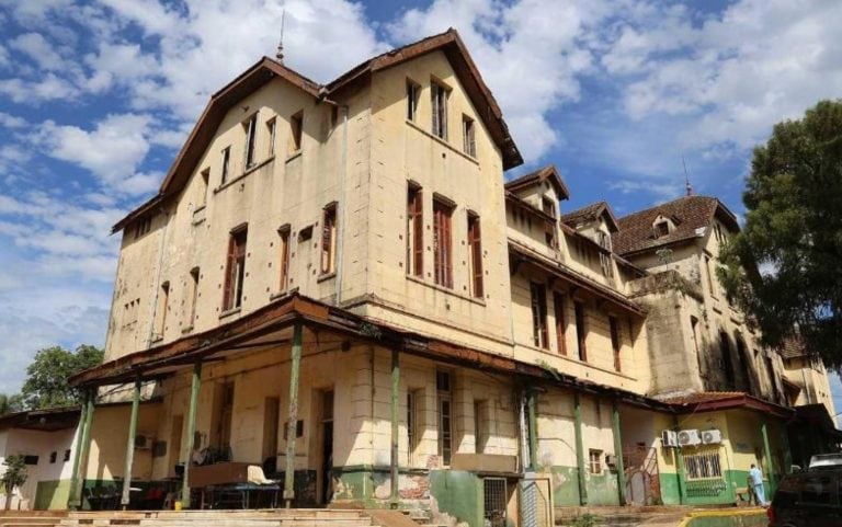 El viejo edificio del Hospital Madariaga que aún subsiste y es una joya arquitectónica del Posadas del ayer.