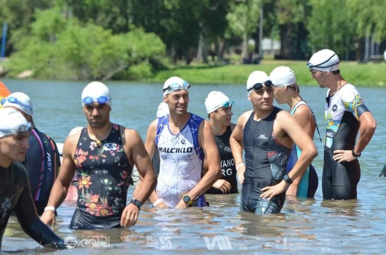 Deportistas de Arroyito participaron en el Triatlón de Villa María