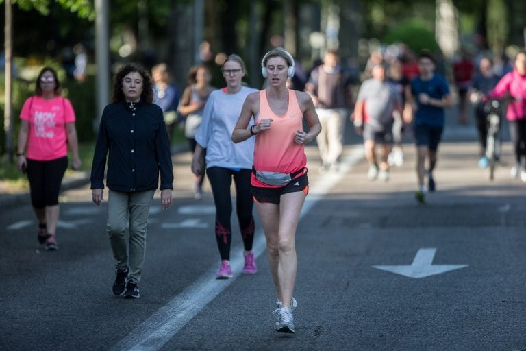 10 May 2020, Spain, Madrid: People run at the Prado street, after the imposed lockdown has been eased following weeks of mandatory quarantining amid the coronavirus pandemic. Photo: Joaquin Corchero/Europa Press/dpa