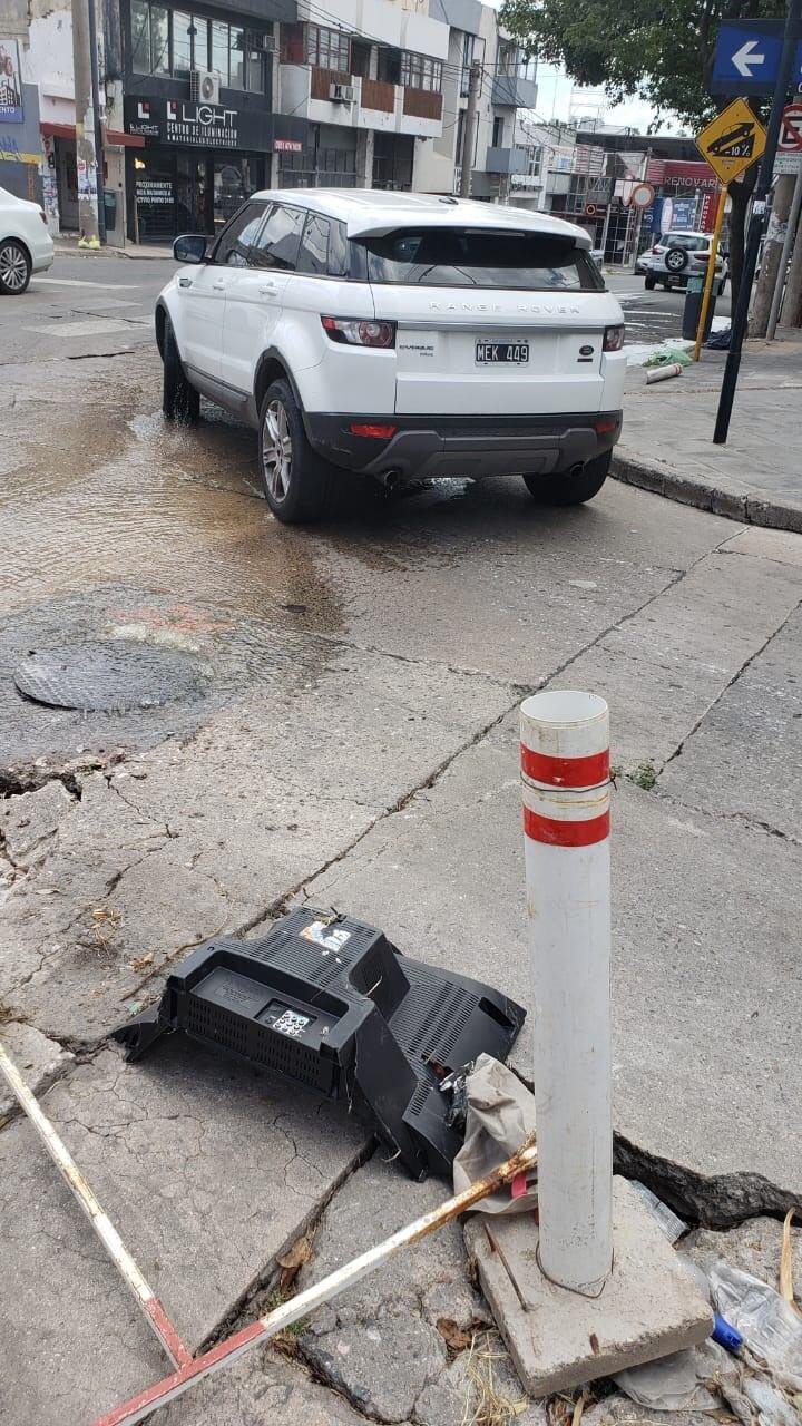 Los desbordes cloacales en Córdoba este viernes se multiplican en varias partes.