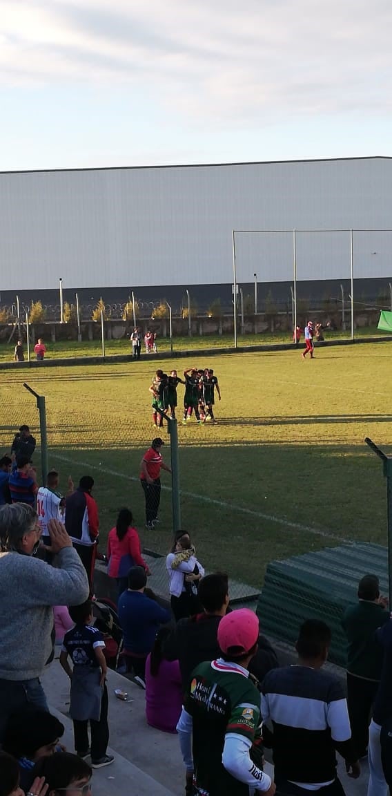 Festejo de gol de San Jorge (Luis Solórzano)