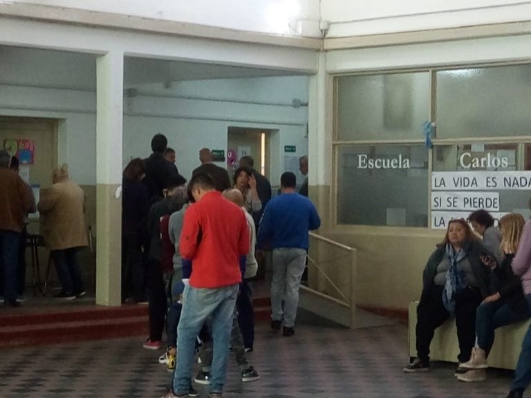 Durante el mediodía ascendió el afluente de votantes.