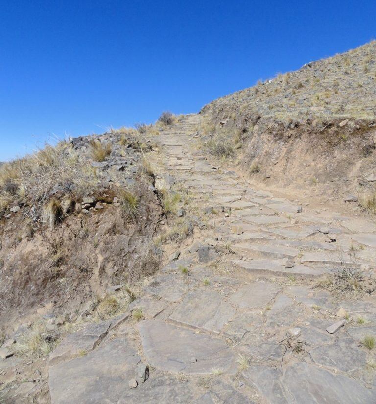 Tramo del Qhapaq Ñan que atraviesa territorio jujeño. El camino andino pasa por siete provincias argentinas (Jujuy, Salta, Tucumán, Catamarca, La Rioja, San Juan y Mendoza) y seis países de Sudamérica (Chile, Argentina, Bolivia, Perú, Ecuador y Colombia).