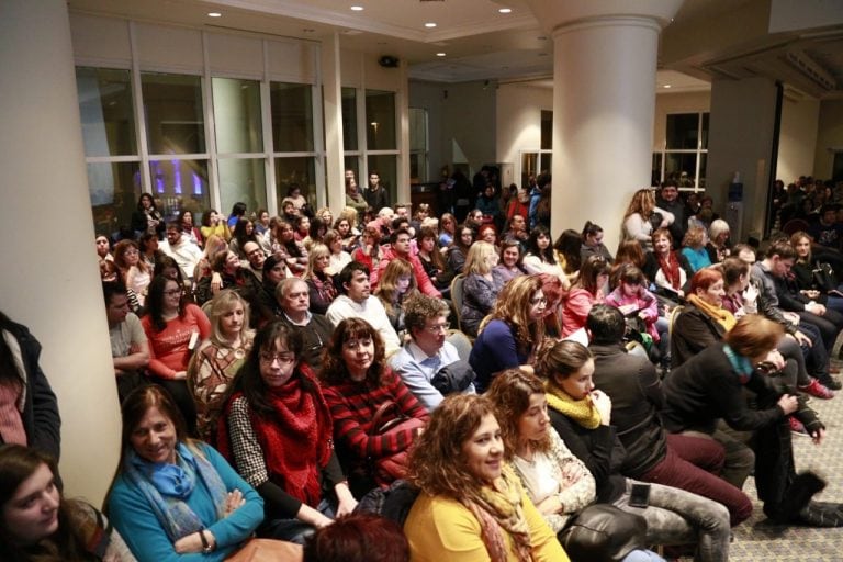 La charla del historiador estuvo colmada, cerrando las actividades de ayer.