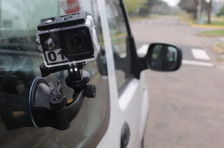 La cámara fuera del vehículo tiene el objetivo de evaluar, por ejemplo, a cuanta distancia estacionó del cordón, cómo realizo la prueba de conos, etc.Foto: Rolando Andrade