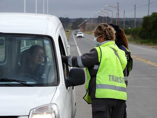 Controles del personal de tránsito en Ruta 229