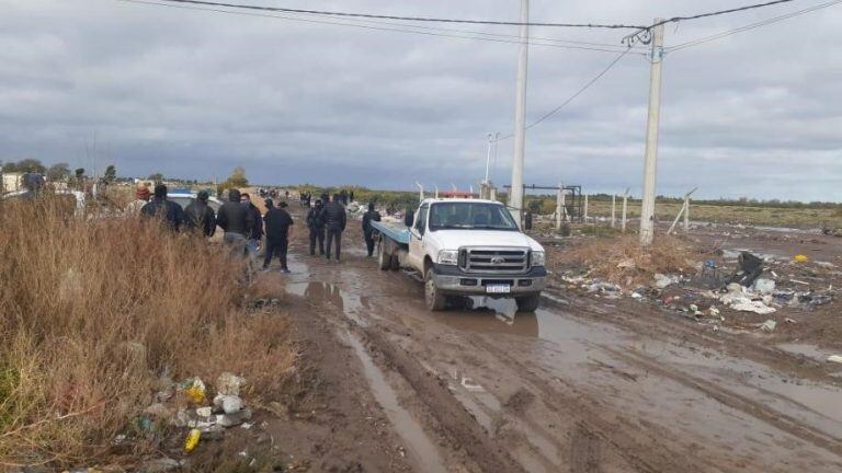 Tenía puñaladas en el torso y en uno de sus brazos. Aún no identificaron al culpable (Diario Río Negro).